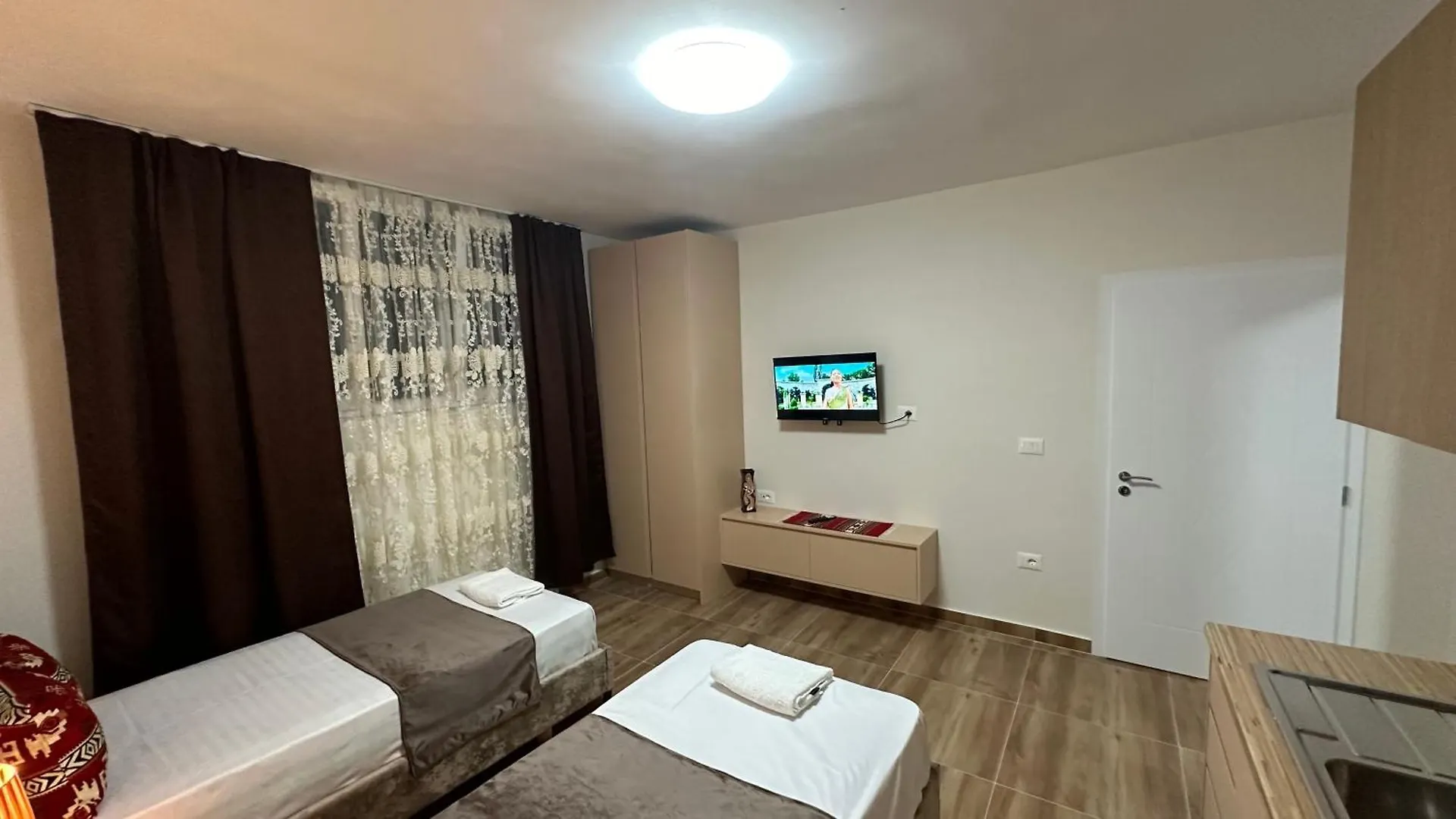 Lejlighed Cozy Centrally Located Room For Two 1, 10 Min Walk From City Center Tirana
