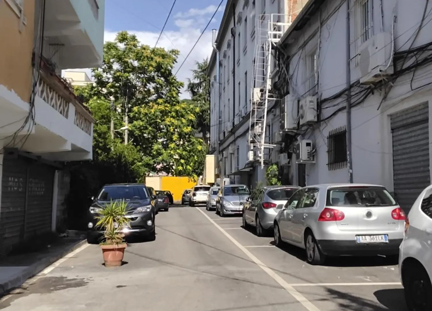 Cozy Centrally Located Room For Two 1, 10 Min Walk From City Center Тирана