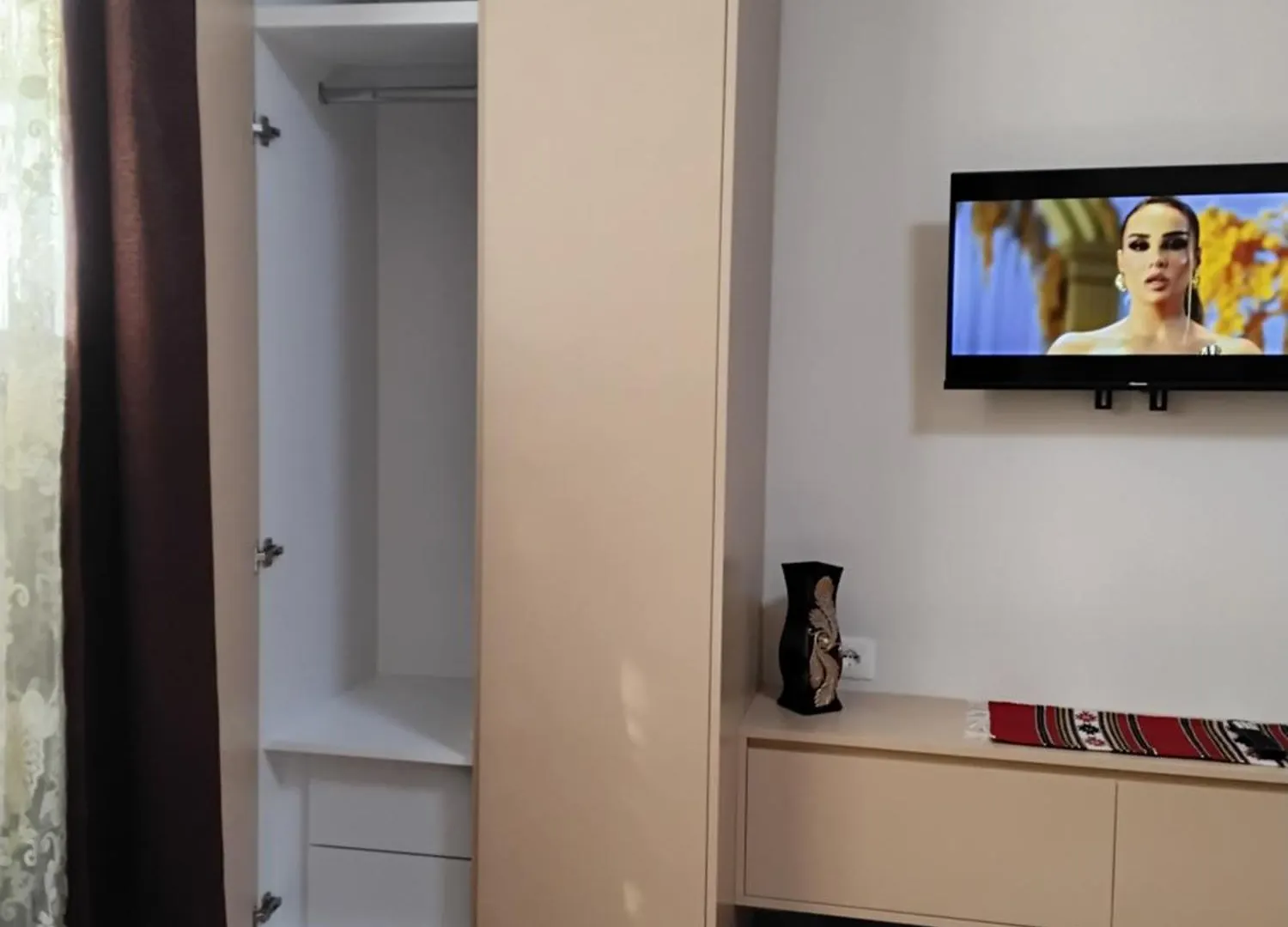 Lejlighed Cozy Centrally Located Room For Two 1, 10 Min Walk From City Center Tirana Albanien