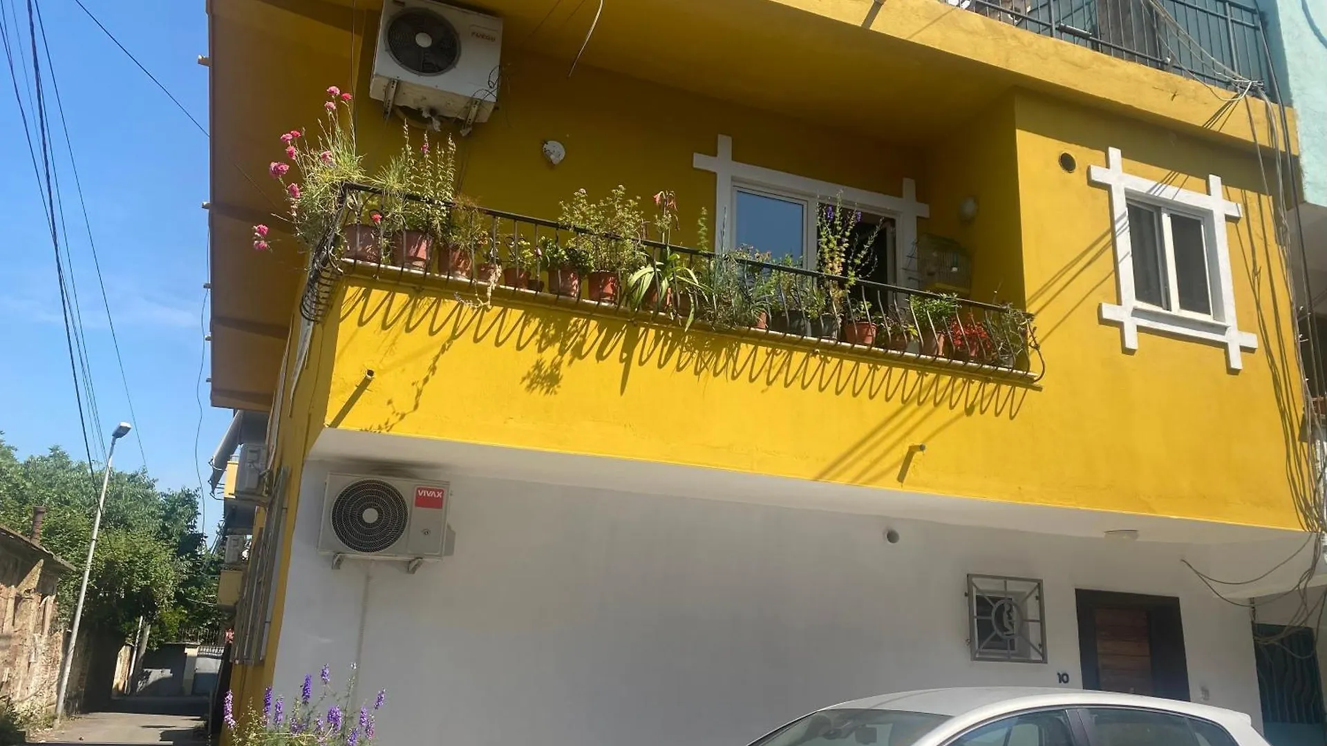 Апартаменты Cozy Centrally Located Room For Two 1, 10 Min Walk From City Center Тирана