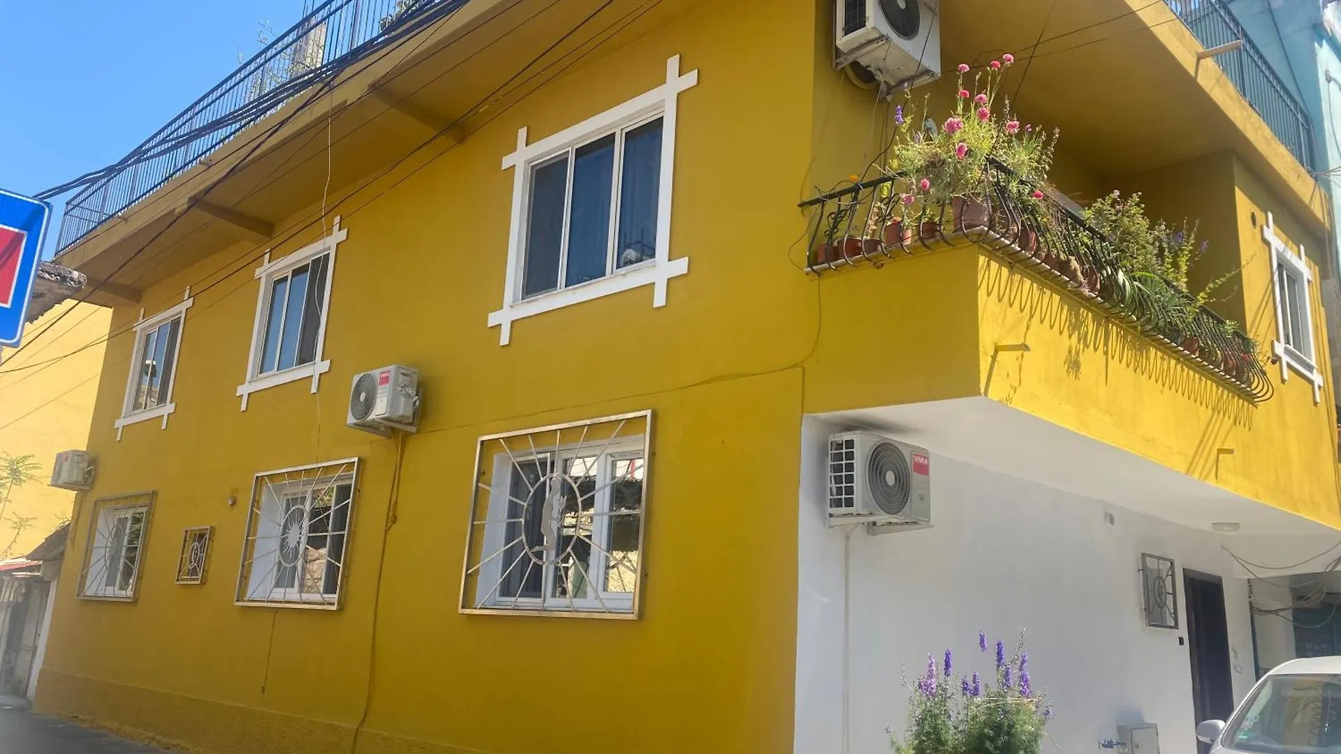 Cozy Centrally Located Room For Two 1, 10 Min Walk From City Center Тирана Албания